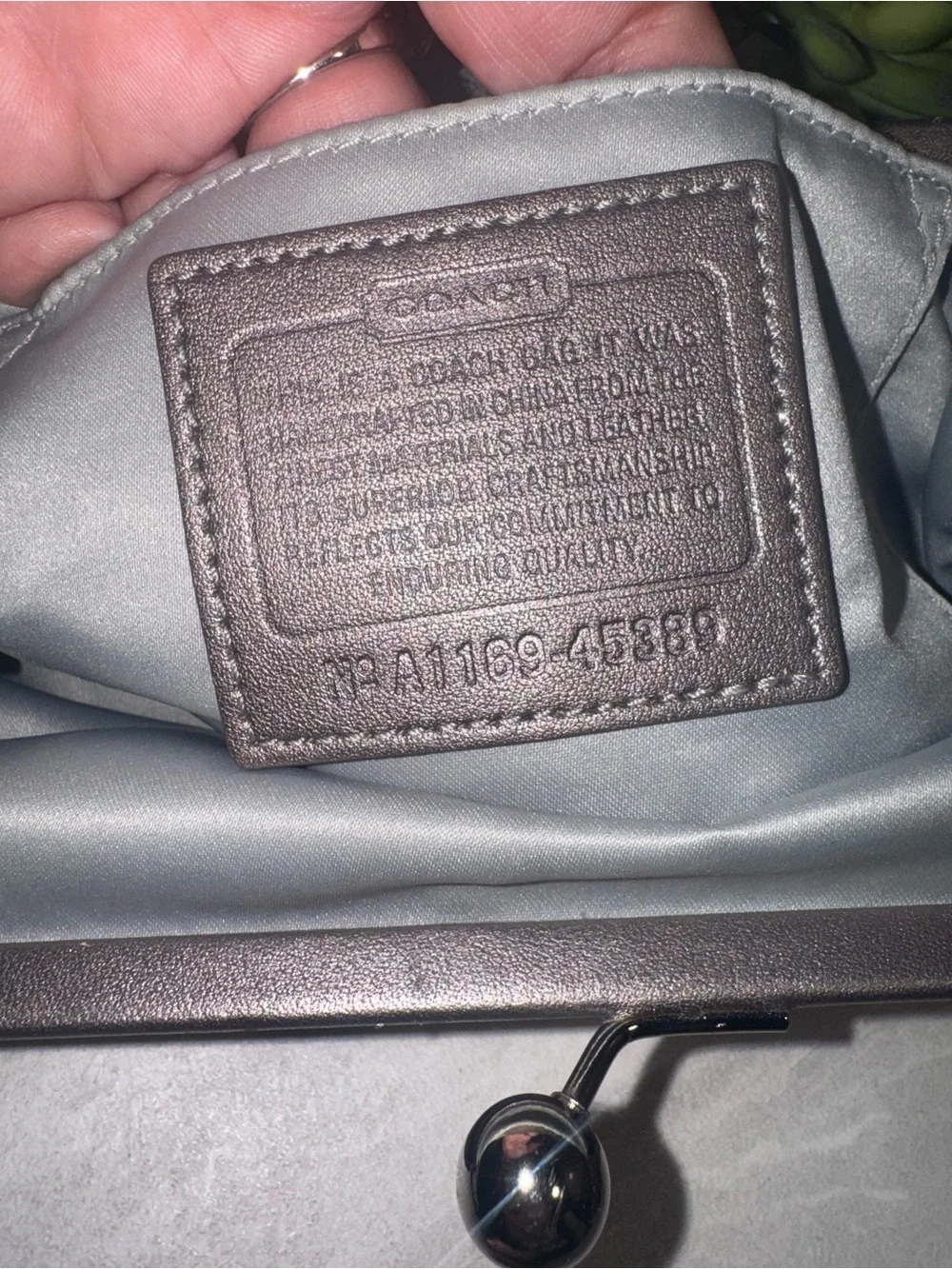 Like NEW Coach KISS LOCK Sequined Metallic Light Tones Wristlet Clutch FitsPhone